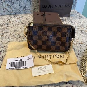 Louis Vuitton mini pochette